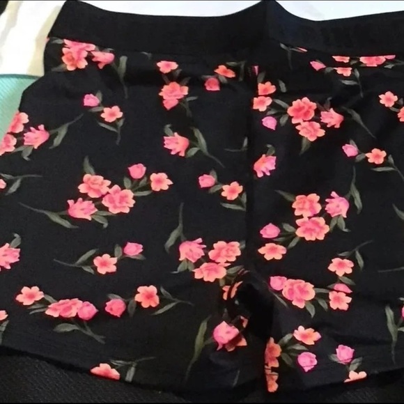 NWT VS PINK Floral Marathon Bike Short M RARE - Picture 7 of 9